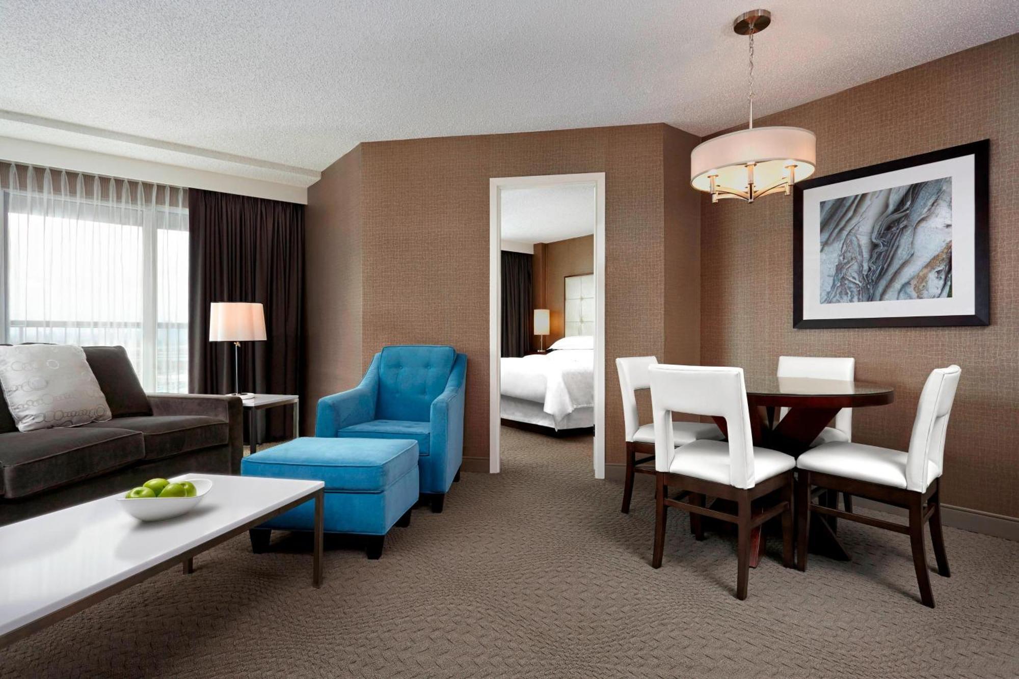 Sheraton Cavalier Calgary Hotel Exterior foto