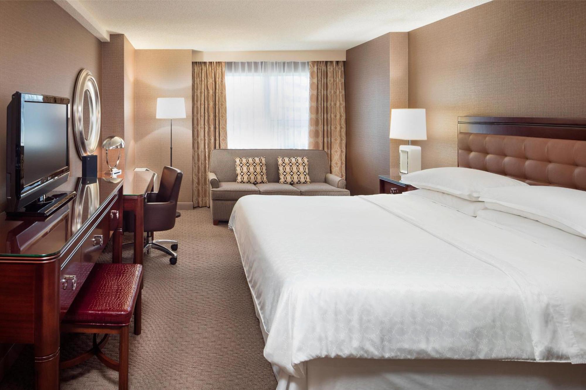 Sheraton Cavalier Calgary Hotel Exterior foto