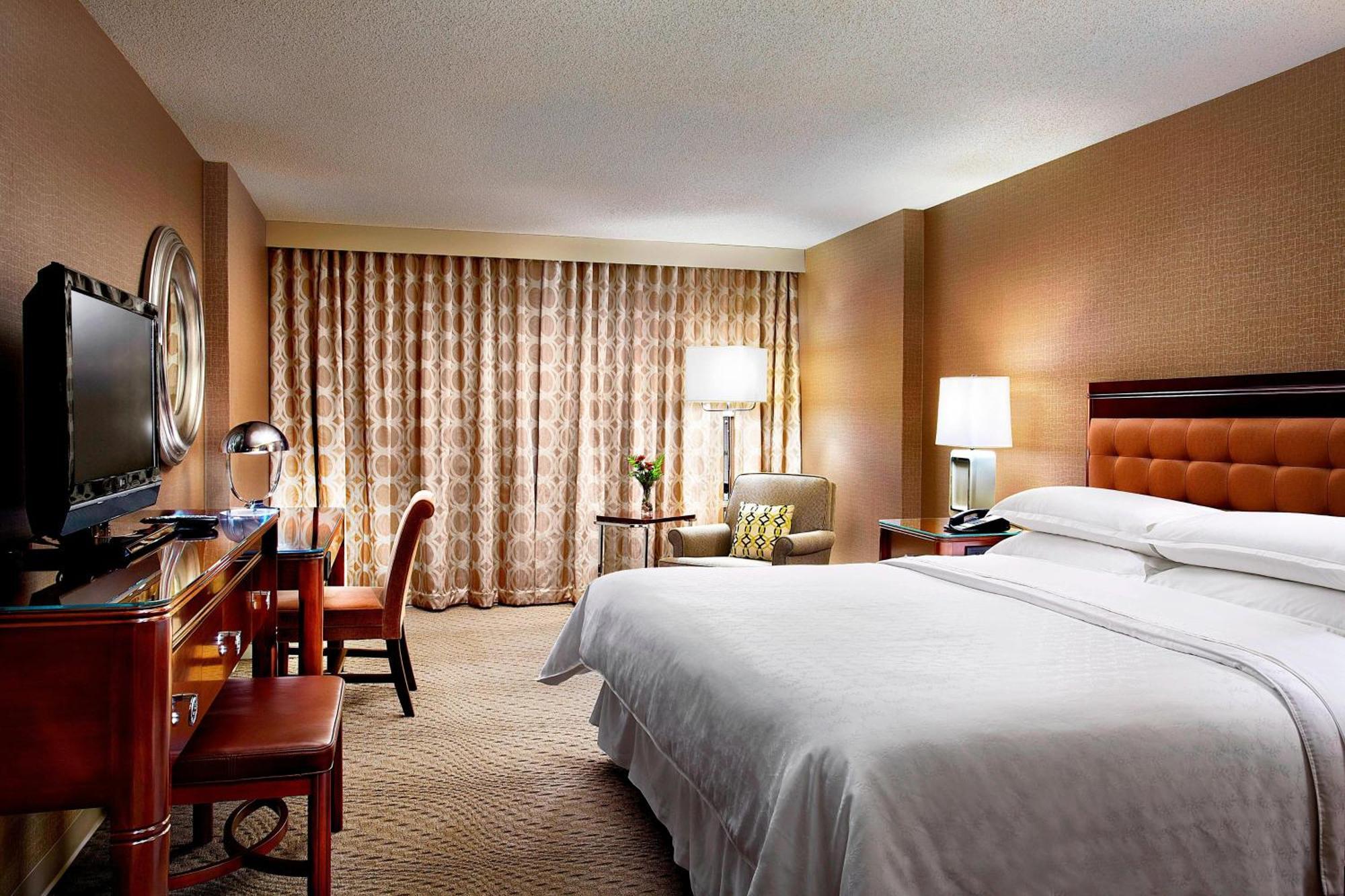 Sheraton Cavalier Calgary Hotel Exterior foto