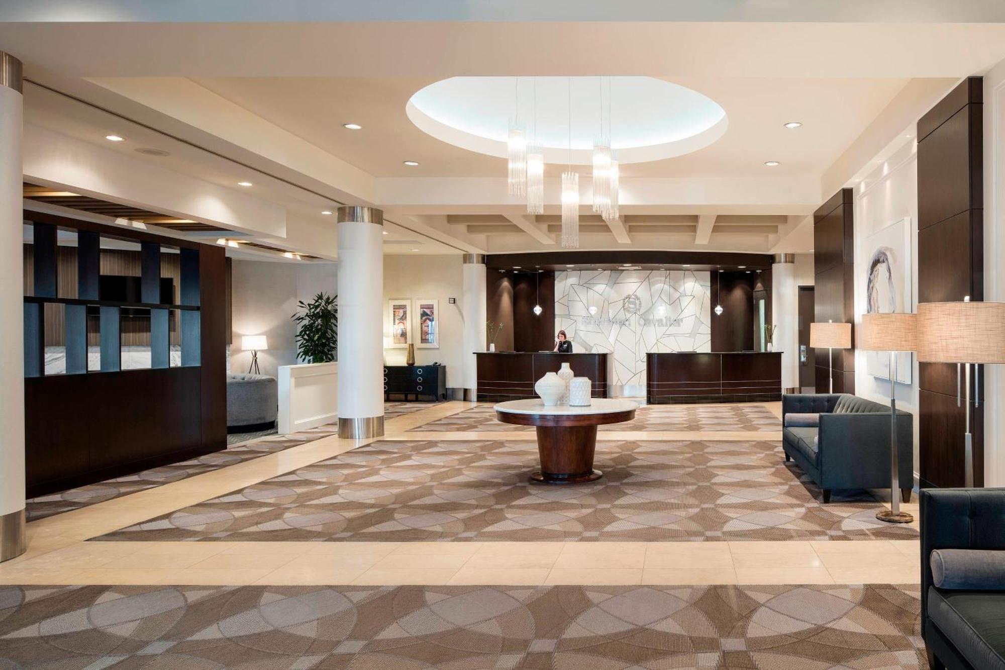 Sheraton Cavalier Calgary Hotel Exterior foto